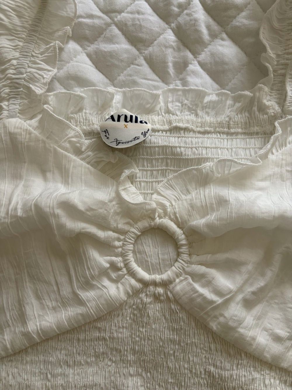 ARULA Cream Ring-Front Smocked Blouse sz.xl